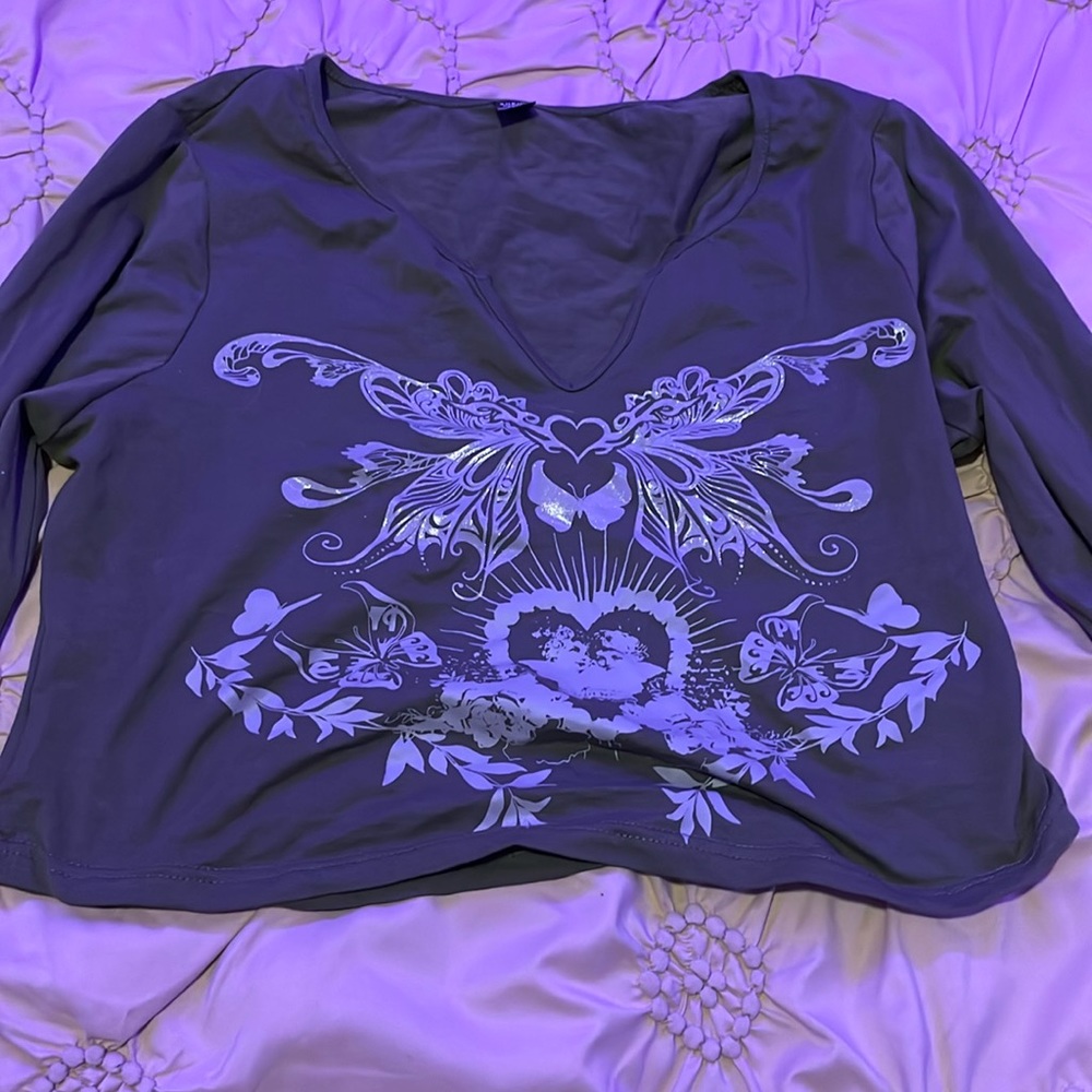 long sleeve crop top with wing design